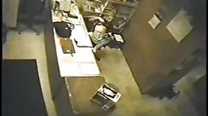 Maia Bijou no es inteligente y le pidió a su hermano que la los mejores videos caseros xxx ayudara con una máquina sexual