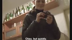 Morena madura con tetas de silicona teniendo un orgasmo con un gran pene en el los mejores videos sexo casero coño