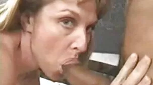 Milf en vestido de videos sexo casero gratis látex disfruta de la doble penetración