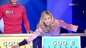 El padre videos porno casero real puso a su hija de rodillas y le ordenó que mamara.