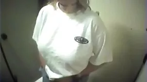 Adorables video casero desexo prisioneras lesbianas con grandes culos y tetas relajándose en la cama