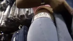 Ella está orgullosa de su trasero, que es adecuado para la mano de un videos porno amateur casero hombre.