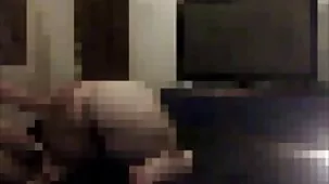 su semen se folla duro a sexo casero amateur una hermosa rubia con un miembro grande con la ayuda de un beso en la cara