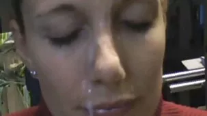 Joven perra trenzada videos pornos anales caseros le pide a una chica madura que le patee el culo con un pene grande