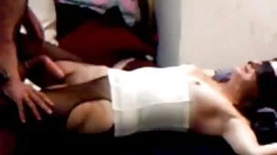 Un negro flaco empuja su gran polla en el coño de las lujuriosas chicas sexso casero gratis de spa