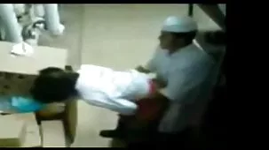 Hasta que la sexo amateur videos caseros esposa ve, el marido tiene una sirvienta adolescente caliente