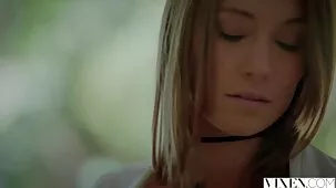 Vine sexso casero xxx a la casa de un amigo para jugar en la consola, pero besé a su esposa.