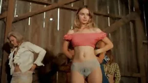 Pareja enamorada teniendo sexo sensual videos eroticos caseros reales en lugar de ver la televisión