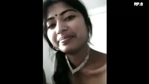 Hermosa en ropa interior a rayas muestra las tetas antes xxx caseros en castellano de besarse