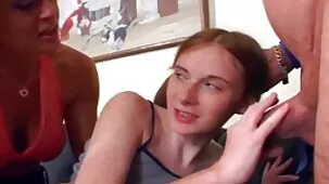 Las niñas videos caseros sexo casero reemplazaron a sus padres y el sexo las satisfizo