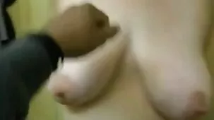Rubia en la piscina mostró videos pirno caceros sus tetas y sedujo a una chica