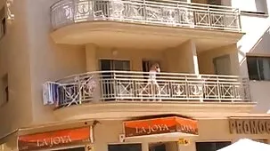 Morena de gran culo y videos pornos caseros gratis xxx grandes tetas chupa como aspiradora y folla hasta besar