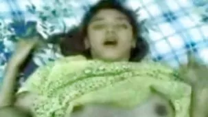 La esposa videos caseros amateus comenzó a acariciar a los pollitos y ambos se rindieron a su marido
