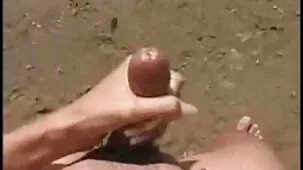 Una hermosa videos amateur casero mulata le trajo una B-girl a un hombre negro y de inmediato se pusieron a trabajar
