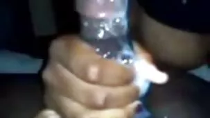 Chica asiática tratando de follar videos caseros sexo trios a un hombre blanco por primera vez