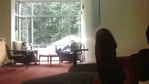 Un gran xxx videos caseros hd beso en la boca de una rubia con tetas de silicona