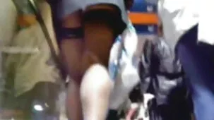 Hermosa videos pornos caseros lesbicos rubia se folla la polla de un gran hombre negro y se la da en el coño.