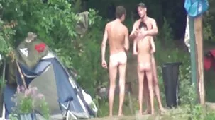 Puso su dedo en el culo de una rubia y lo puso en una gran videos sexo casero gratis polla.