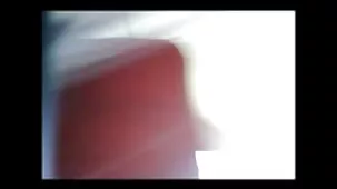 Marido en traje toma ducha con videos caseros gratis de maduras hermosa esposa