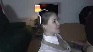 Besó a su esposa y luego a la hija de un agente de bienes raíces en la videos caseros eroticos gratis cocina