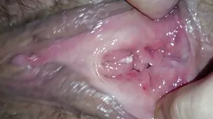 Semen fluyendo hacia fuera