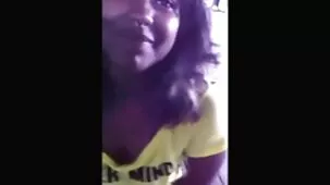 Hermosa rubia relajada sobre una gran polla ver videos porno casero después de fumar y comer coño