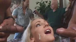 Un leñador dispara a una xxx sexo videos caseros rubia porno y al beso de un bandido maduro