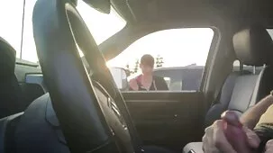 Glamorosa Rubia en tacones altos se rindió a un tipo de mierda con video xexo casero un pene grande