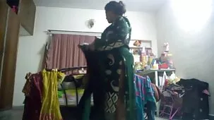Atrapados en la ver videos de orgias caseras puerta chicos flacos follando besos juntos
