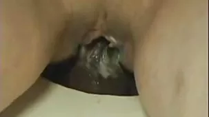 linda morena en tirantes seduce video prono casero a un amigo negro