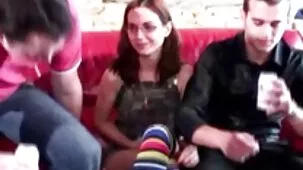 Hijastro le mostró a su hermosa madrastra rubia videos sexo casero amateur una gran polla y ella no pudo resistirse
