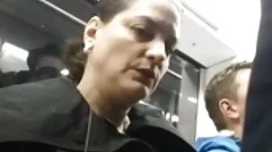 Después de una videos caseros amateur maduras botella de champán, la chica latina accedió a poner una gran polla en el culo