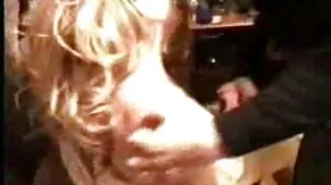 Una prostituta de lujo se encuentra con el culo, el coño y xxx en vivo casero la boca de un cliente rico