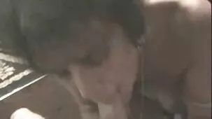 Hermosa asiática videos pornos caseros gratis reales con cabello largo y negro le encanta follar en su coño