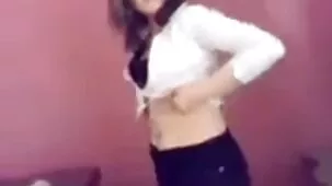 Hermosa Chica tensa Con Trenzas seduce a un extraño videos caseros teniendo xexo musculoso