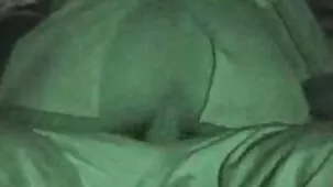 Estudiante aceitada recibe esperma en su coño después de porno caliente en videos caseros de sexo interracial aceite