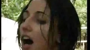 Se folla a su novia mientras ella duerme a ponografia casero su lado.