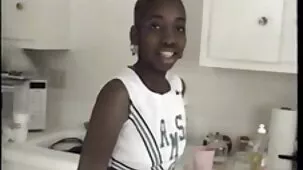 Un hombre negro se folla a una videos caseros amater gran mujer negra en el dormitorio.