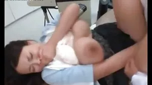 Adolescente Natasha con gafas sorprendida videos pornos caseros gratis argentinos por triple penetración