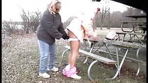 Mientras la chica borracha duerme, la chica chupa una gran videos xxx caseros maduras polla besar a su novio y se lo folla en el coño
